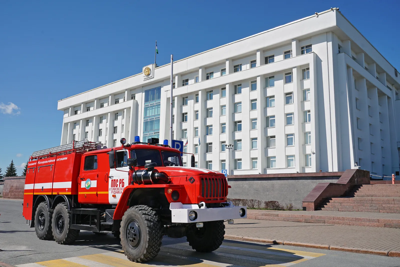 Радий Хабиров поздравил пожарных с профессиональным праздником