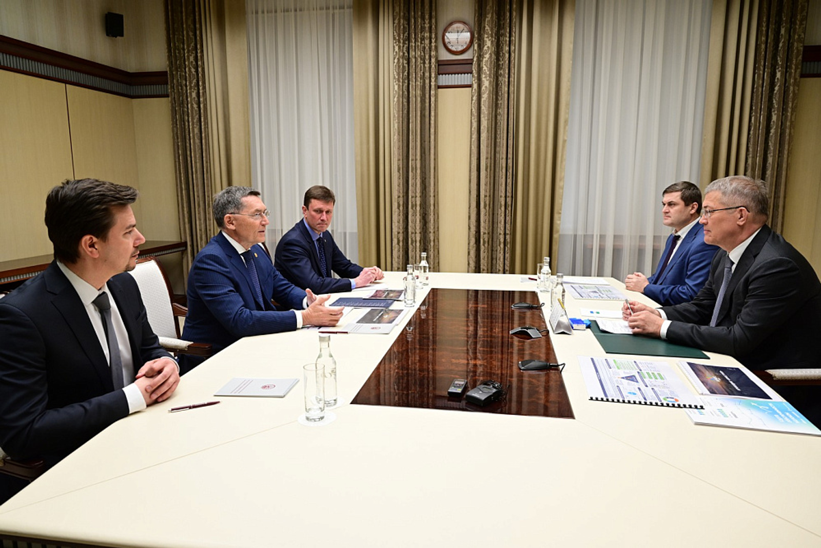 Радий Хабиров встретился с управляющим ООО «КОМОС ГРУПП» Андреем Шутовым