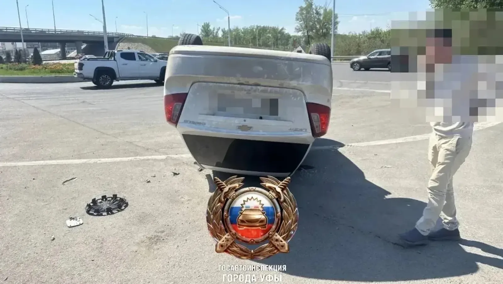 В Уфе в ДТП опрокинулась иномарка