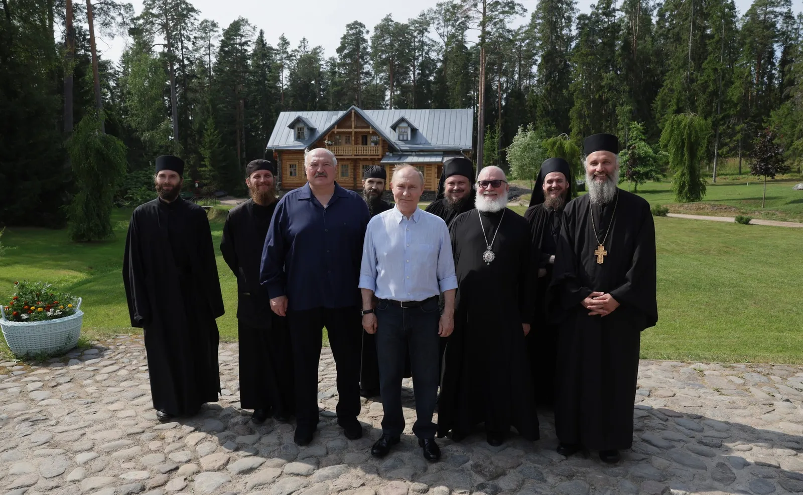 Путин и Лукашенко посетили Валаамский мужской монастырь