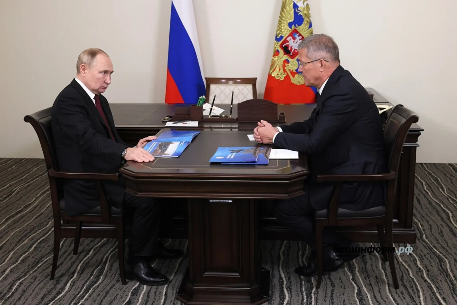 Радий Хабиров поздравил Владимира Путина с днем рождения