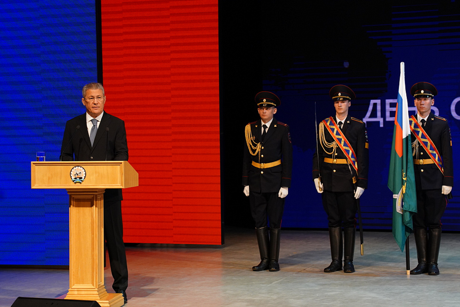 Глава РБ поздравил сотрудников органов следствия с профессиональным праздником