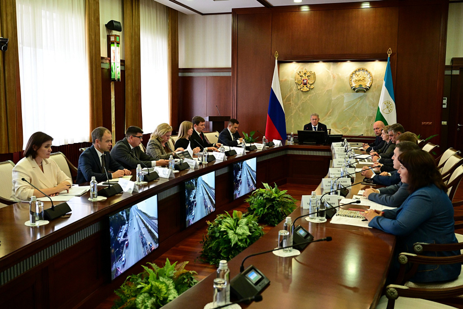 Радий Хабиров провел  совещание в  формате «Час общественных пространств»