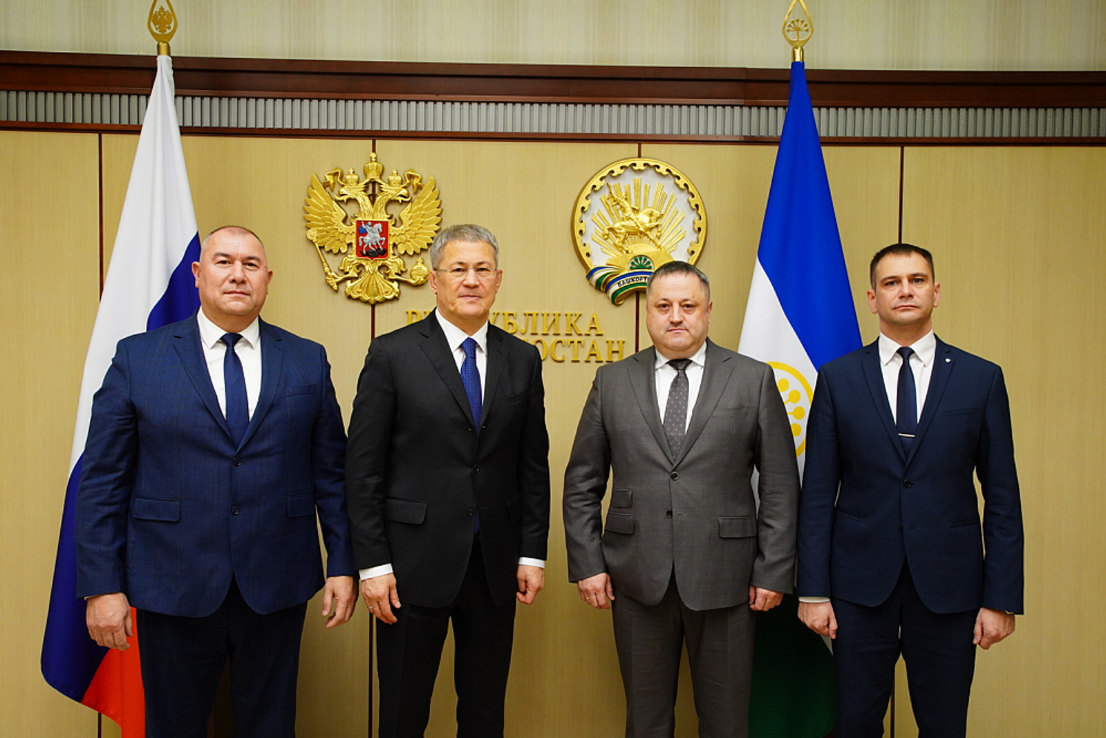 Радий Хабиров встретился с начальником Отряда пограничного контроля «Поволжье»