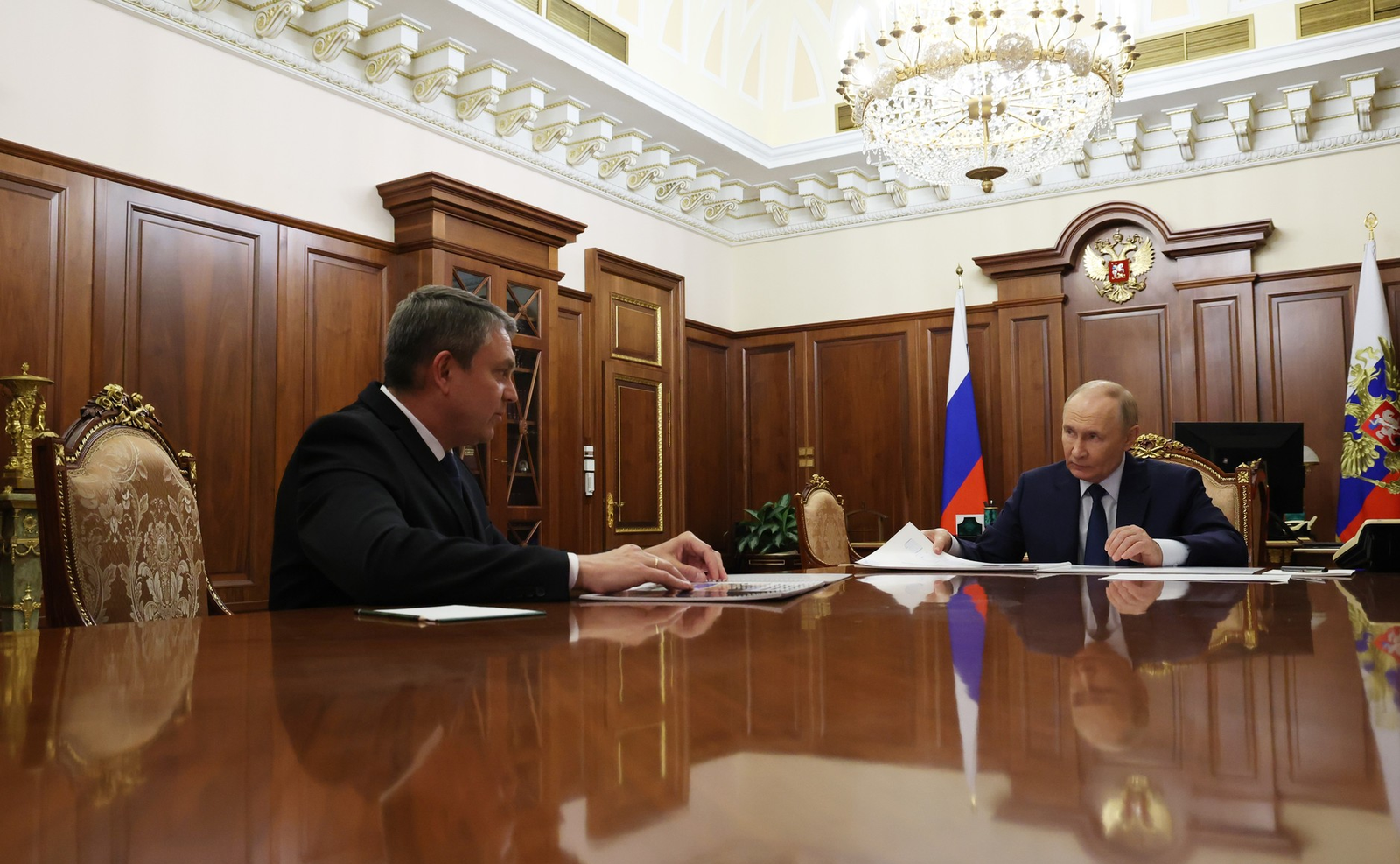 Путин провёл рабочую встречу с главой  ЛНР  Пасечником