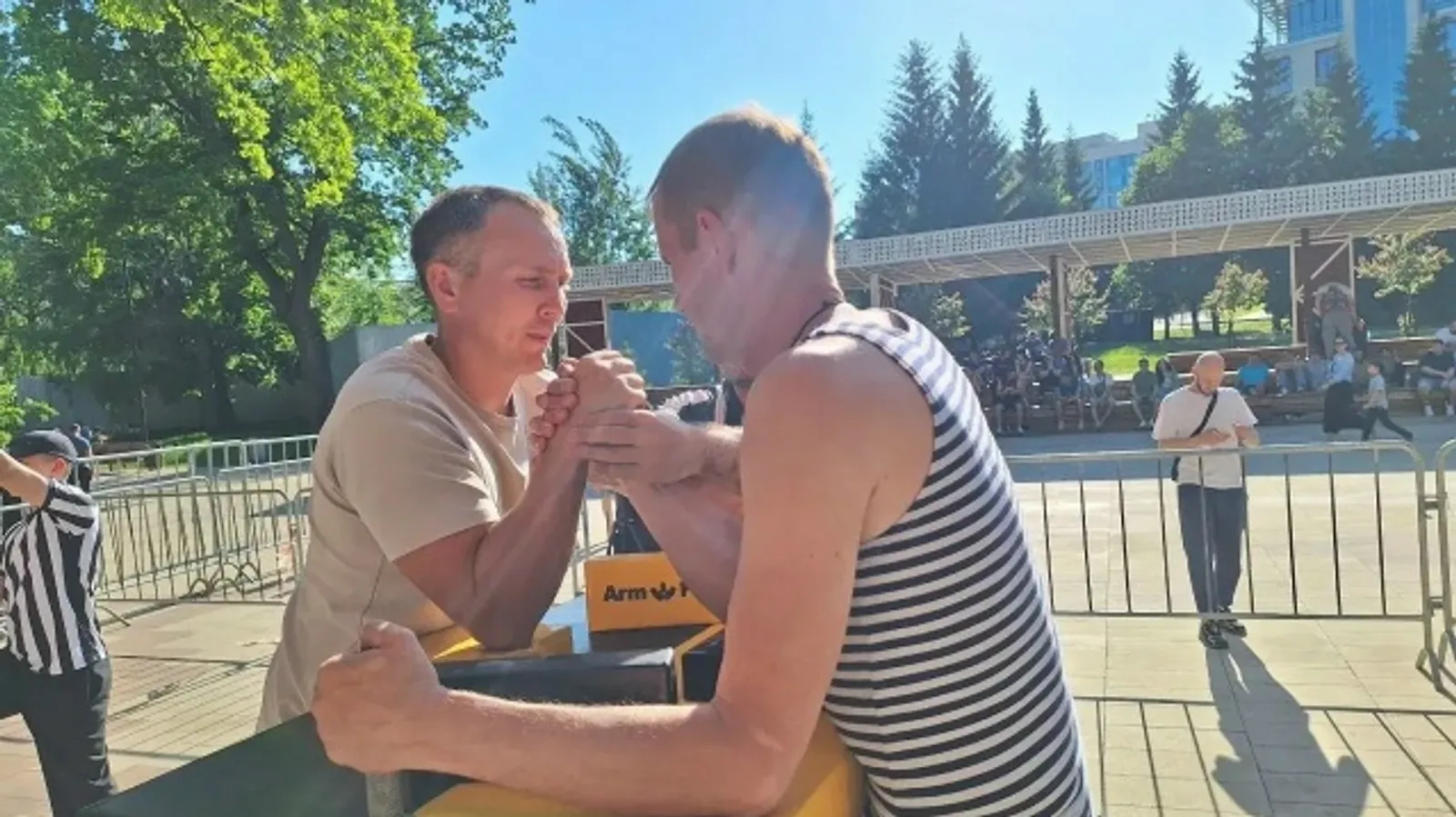 В Уфе прошёл турнир по армрестлингу «Уральская сечь. Гром секира».