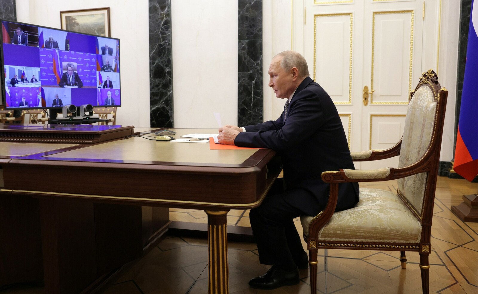 Путин провел совещание с постоянными членами Совета Безопасности