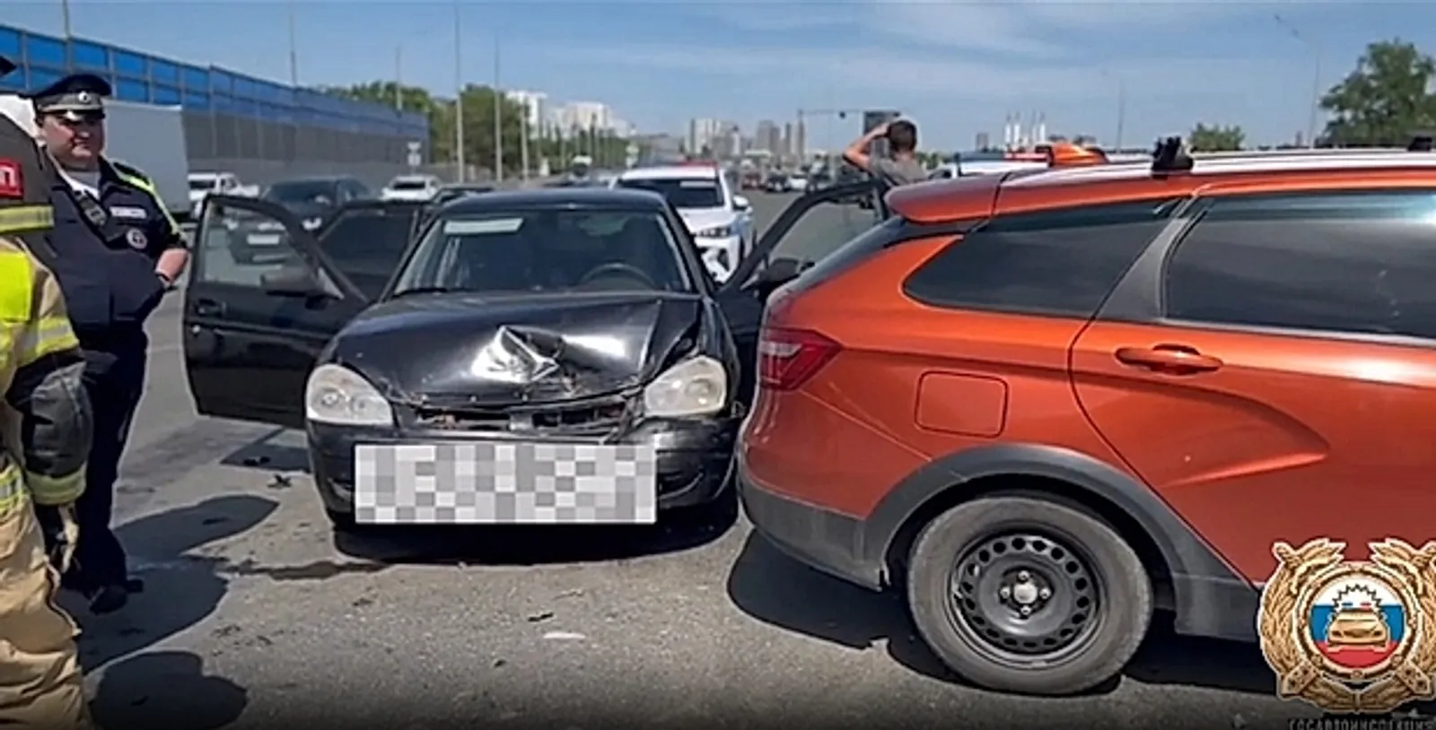 В Уфе на Бельском мосту столкнулись три автомобиля