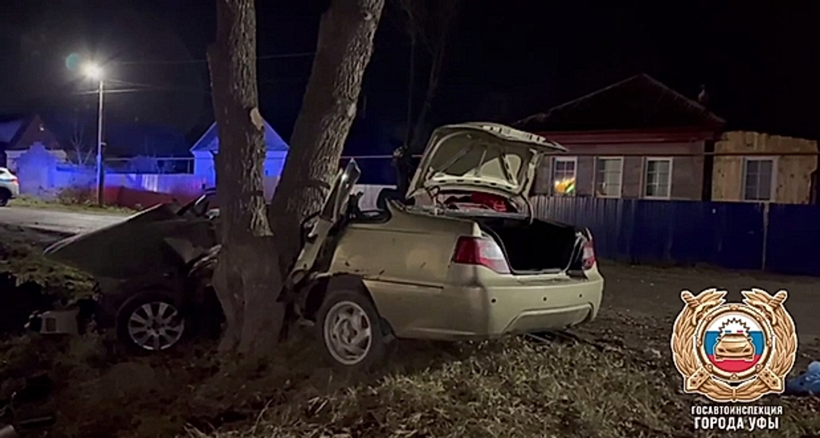 В Уфе студент за рулем иномарки врезался в дерево