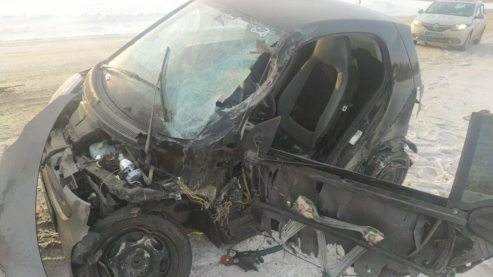 В Башкирии столкнулись иномарка и грузовик