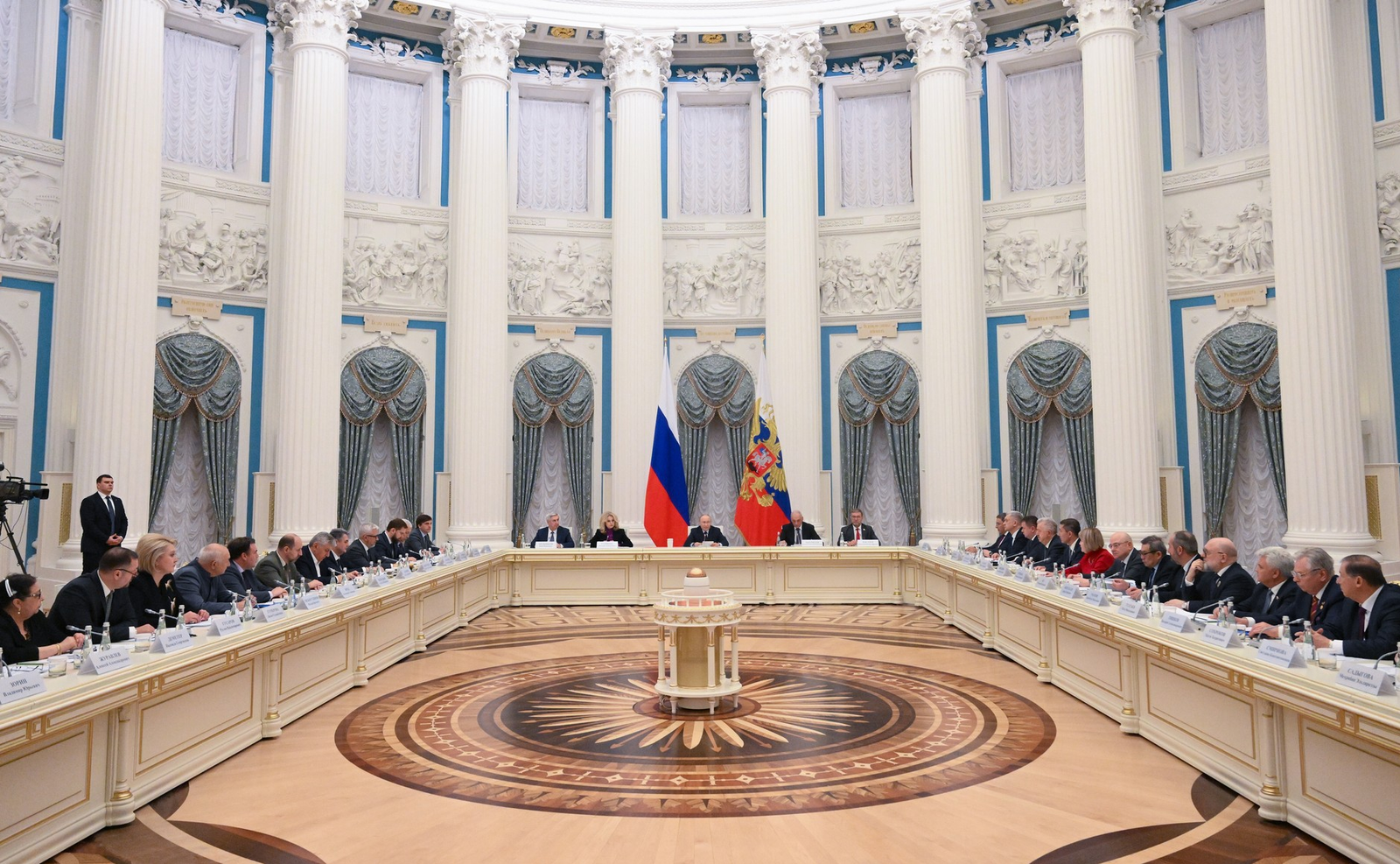 Путин провел заседание Совета по межнациональным отношениям