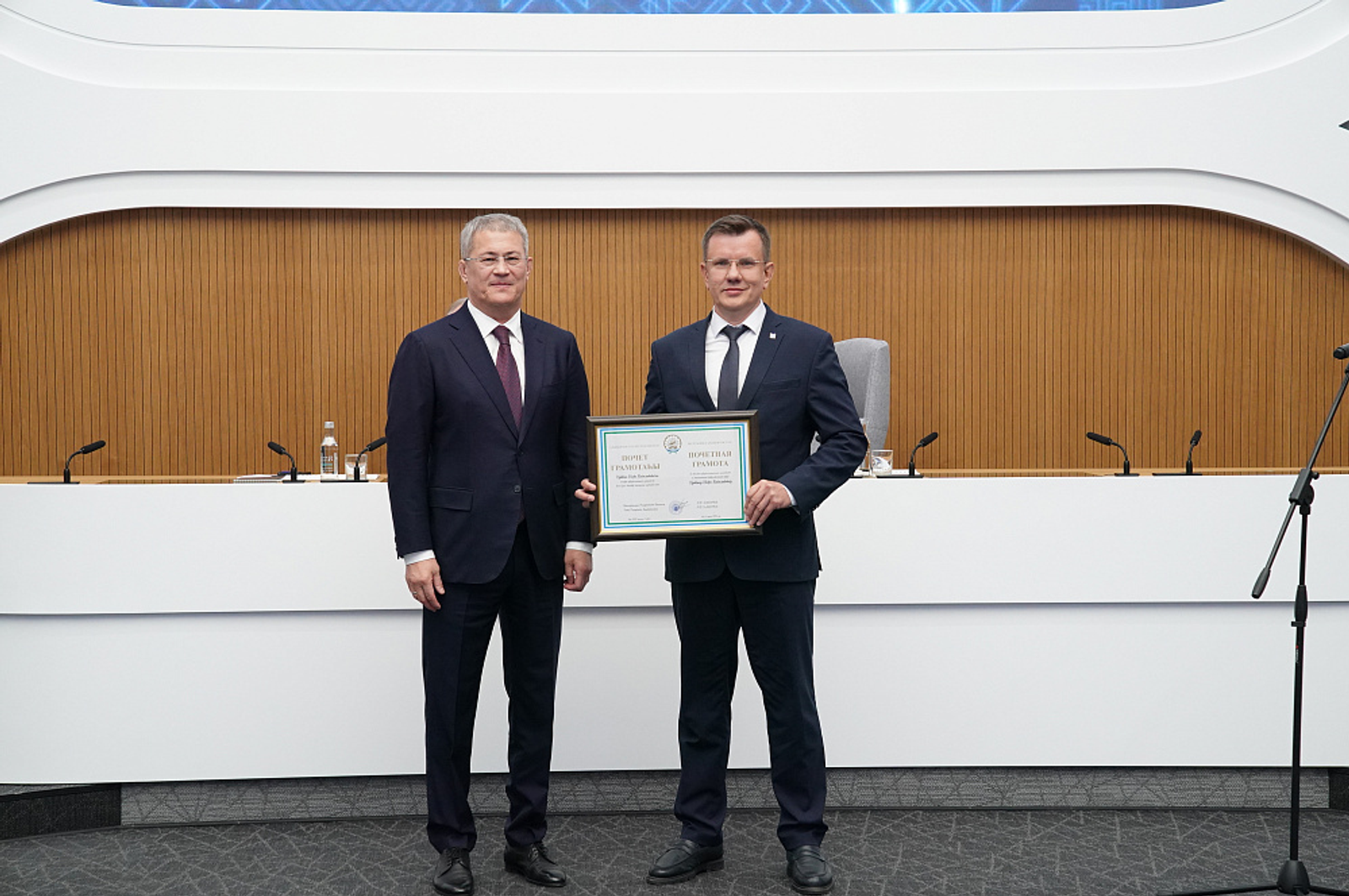 Радий Хабиров вручил государственные награды педагогам и учащимся