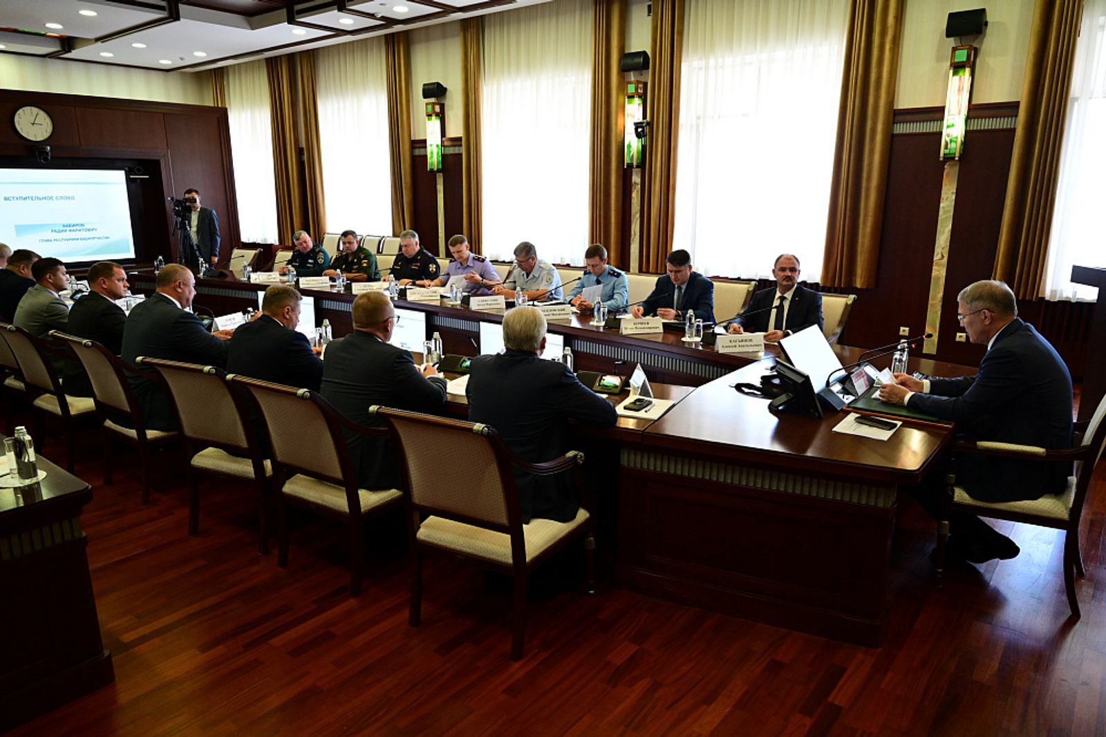 Радий Хабиров провёл заседание республиканского оперативного штаба