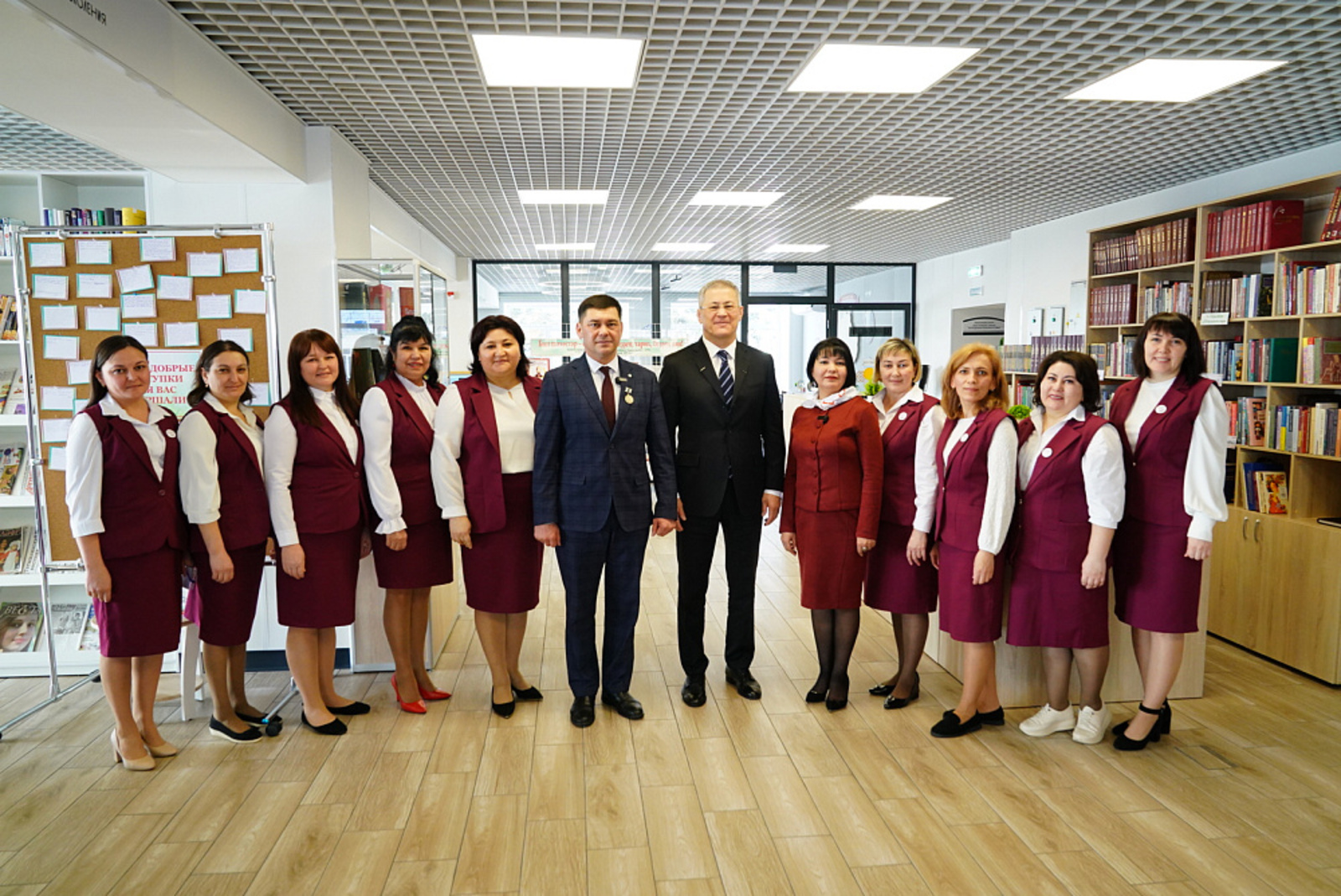 Радий Хабиров посетил модельную библиотеку в Татышлинском районе