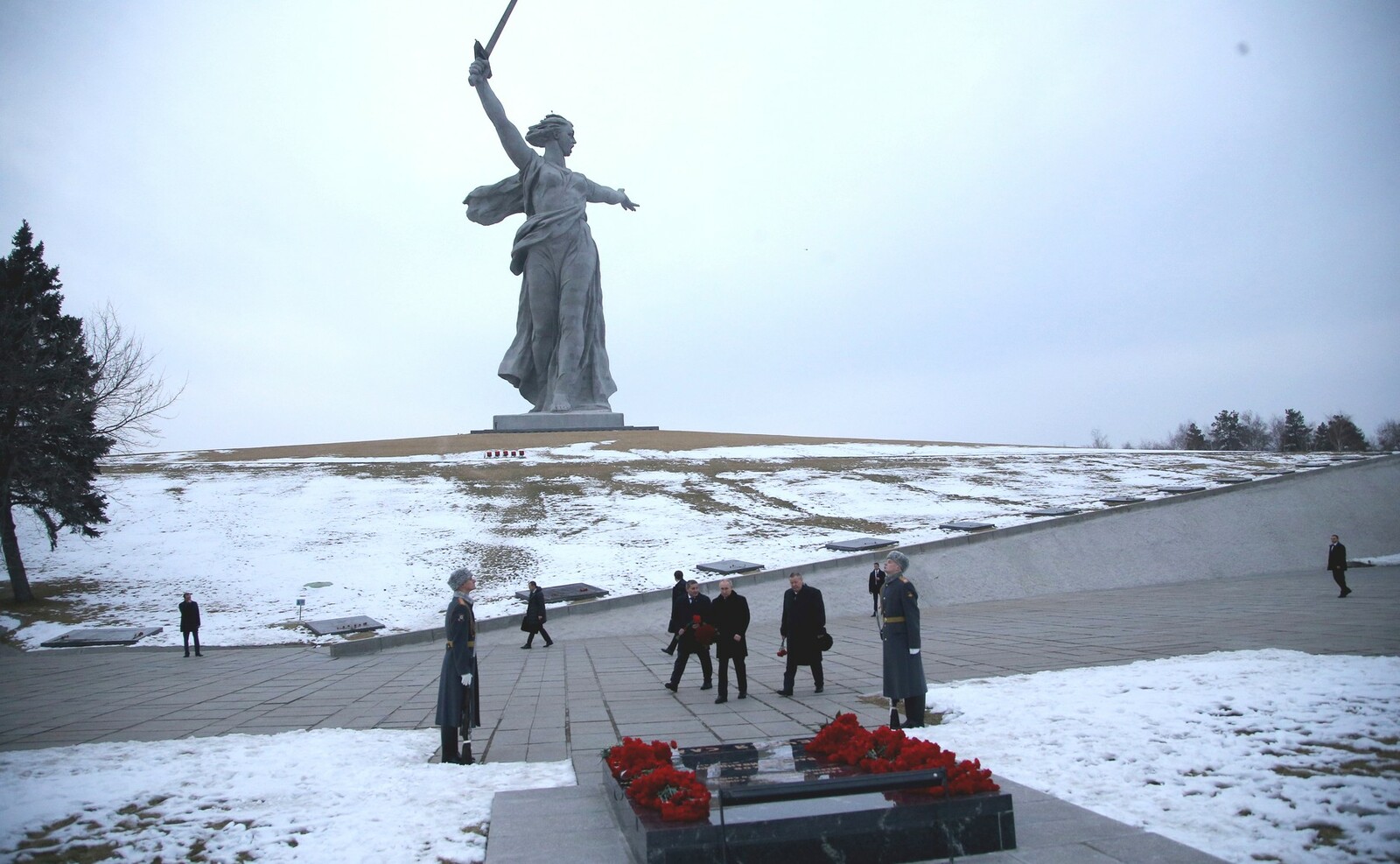 В России отметили  80-летие победы в Сталинградской битве
