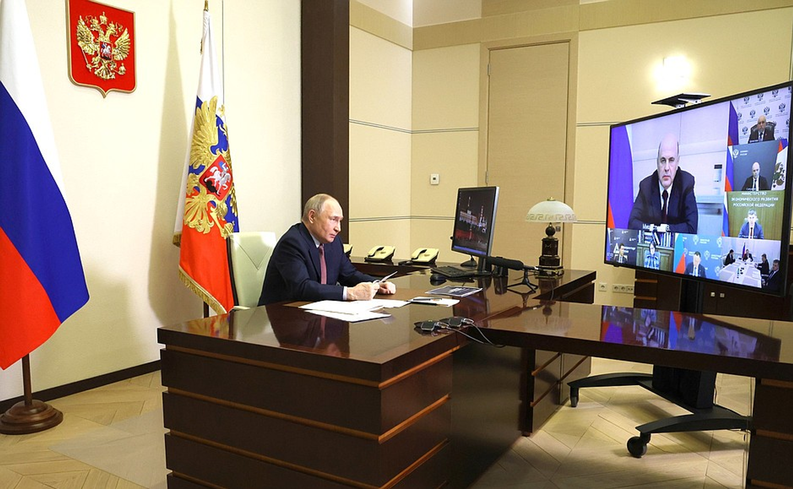 Путин  провёл совещание по экономическим вопросам