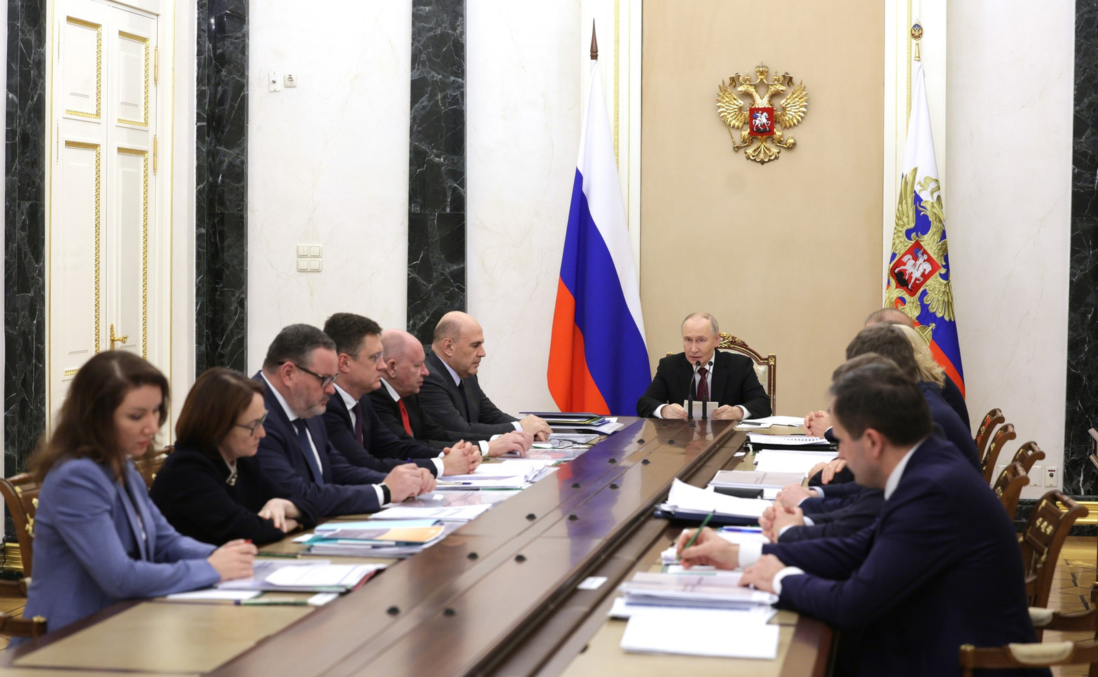 Путин рассказал о повышении зарплат и пенсий