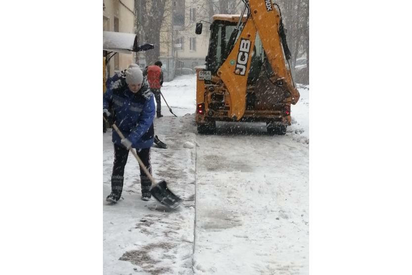 В чистке снега в Уфе задействовано более  230 единиц  техники