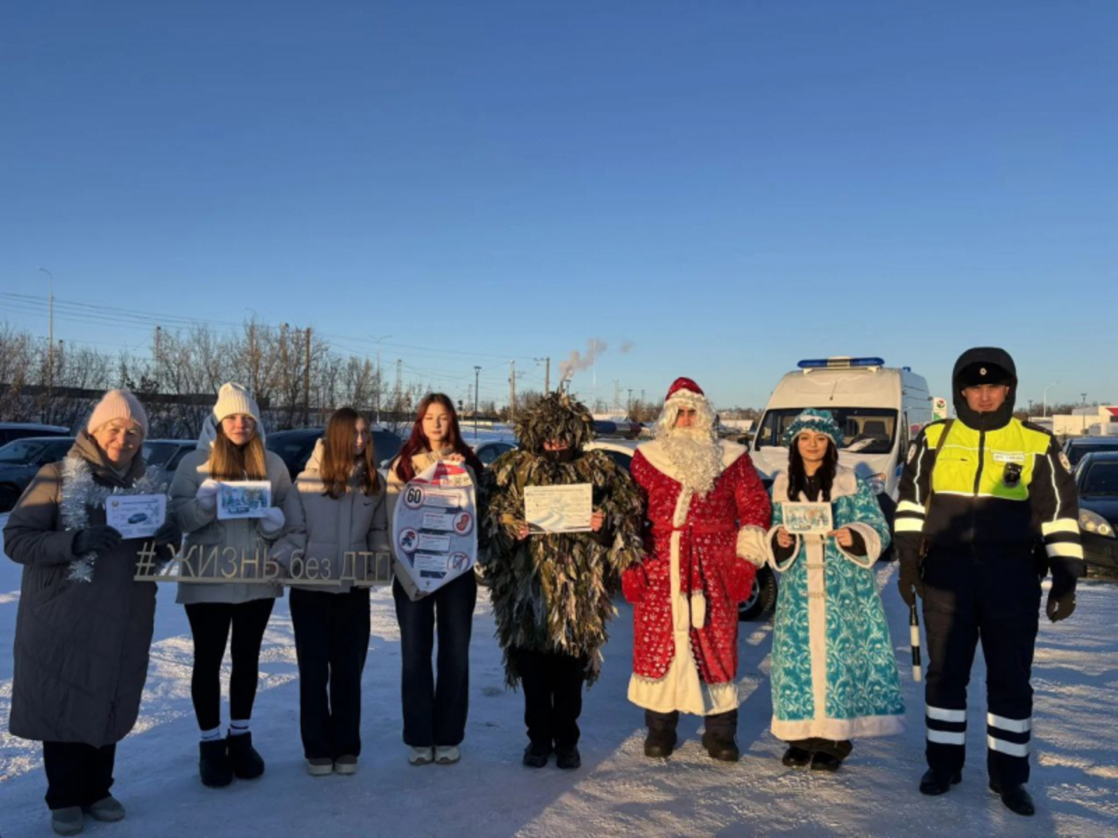 В Башкирии Дед Мороз и Снегурочка поздравили водителей с Новым годом