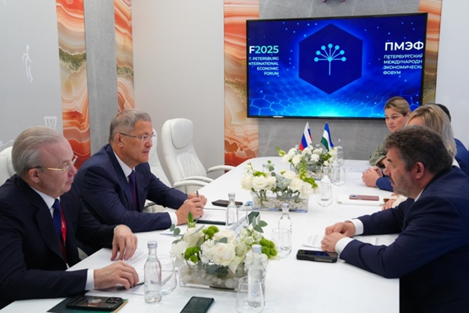 Радий Хабиров и глава Роснедр обсудили «мораторий на золото» в Башкирии