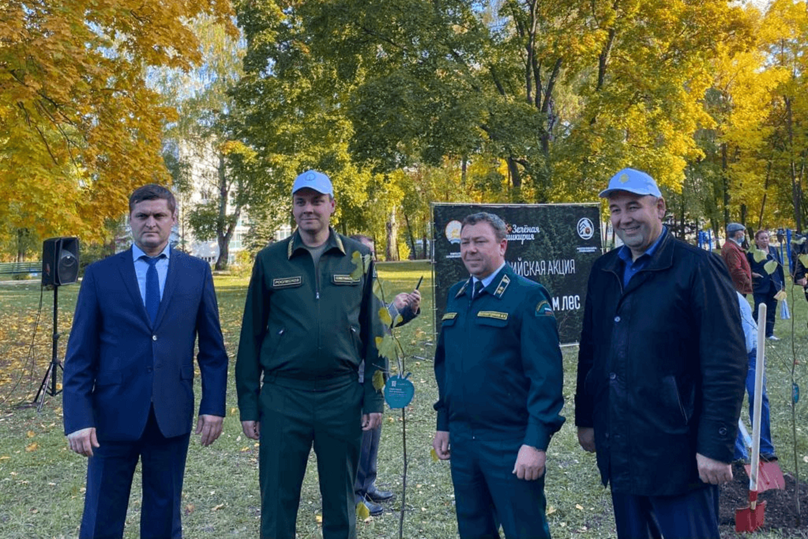 В Башкирии на старте всероссийской акции «Сохраним лес» высадили 100 саженцев липы