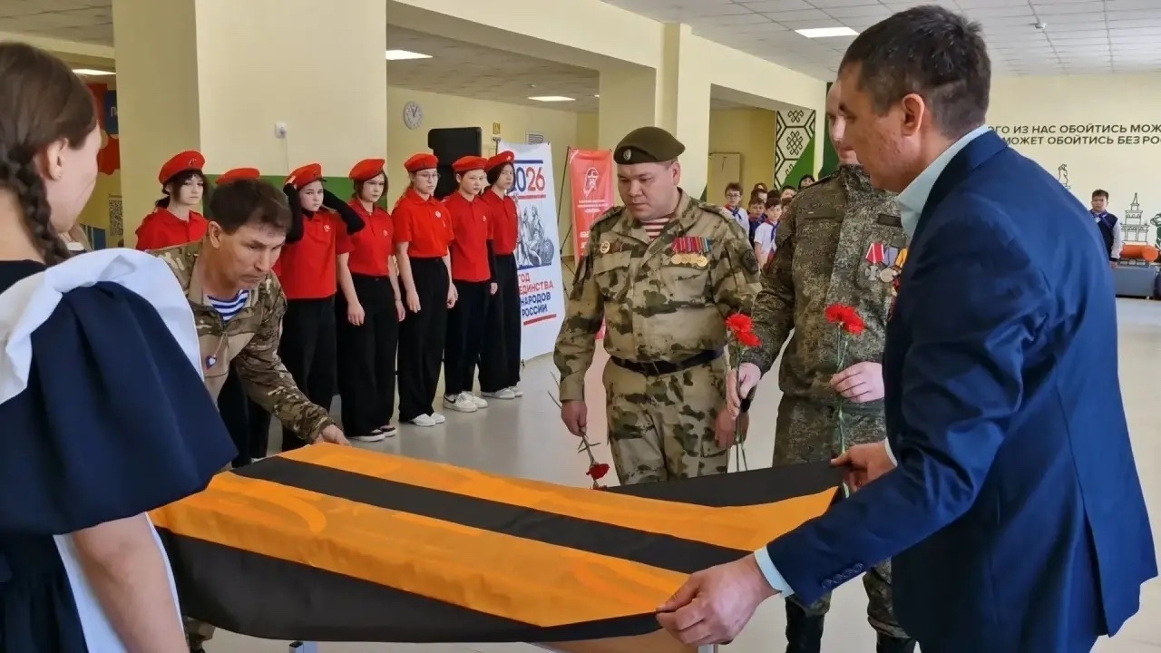 Открыли Парту Героя в честь легендарной летчицы Магубы Сыртлановой