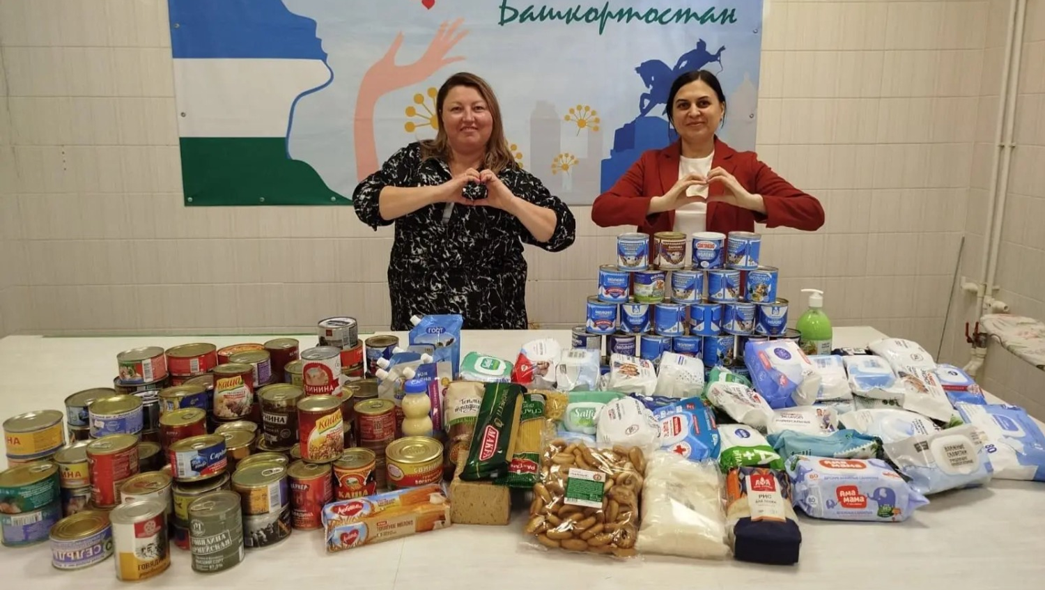 Взаимодействие Общественной палаты Башкирии с волонтерским движением "Шьем и вяжем для наших" ( Члены ОП РБ Марина Таран и Олеся Шеметова).