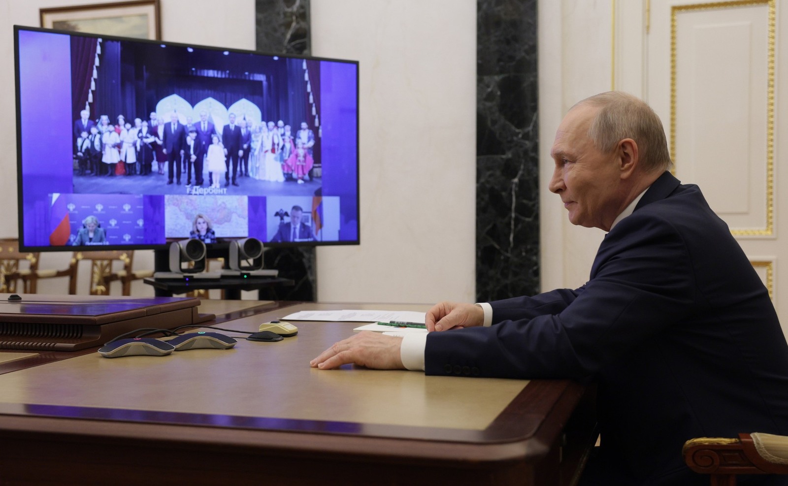 Путин принял участие в открытии Азербайджанского театра в Дербенте