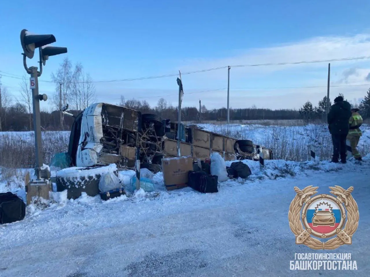 В Башкирии опрокинулся автобус с вахтовиками