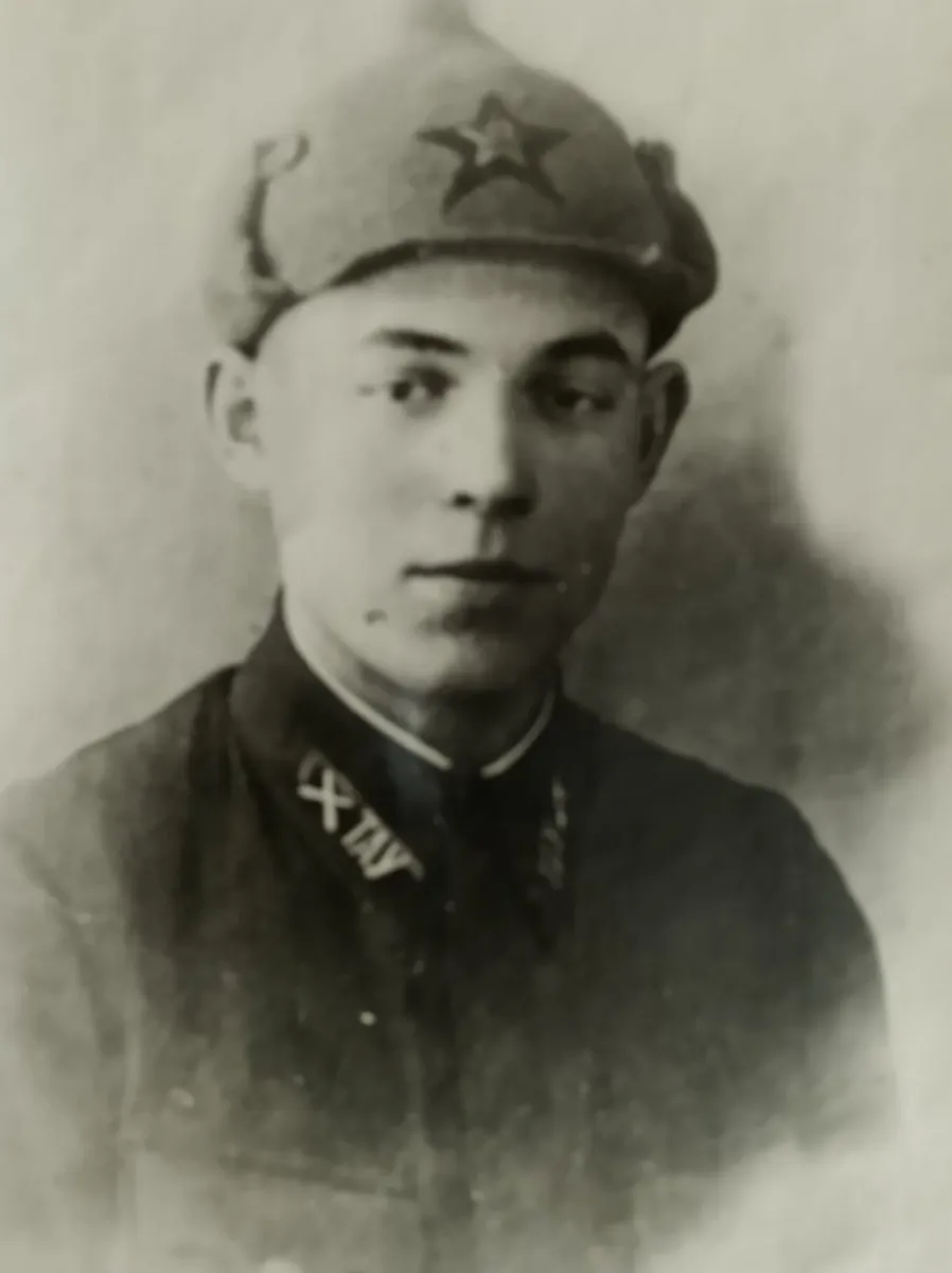 Евдокимов Виктор Семенович, в июне 1941-го окончил Томское артиллерийское училище и получил назначение на Западный фронт