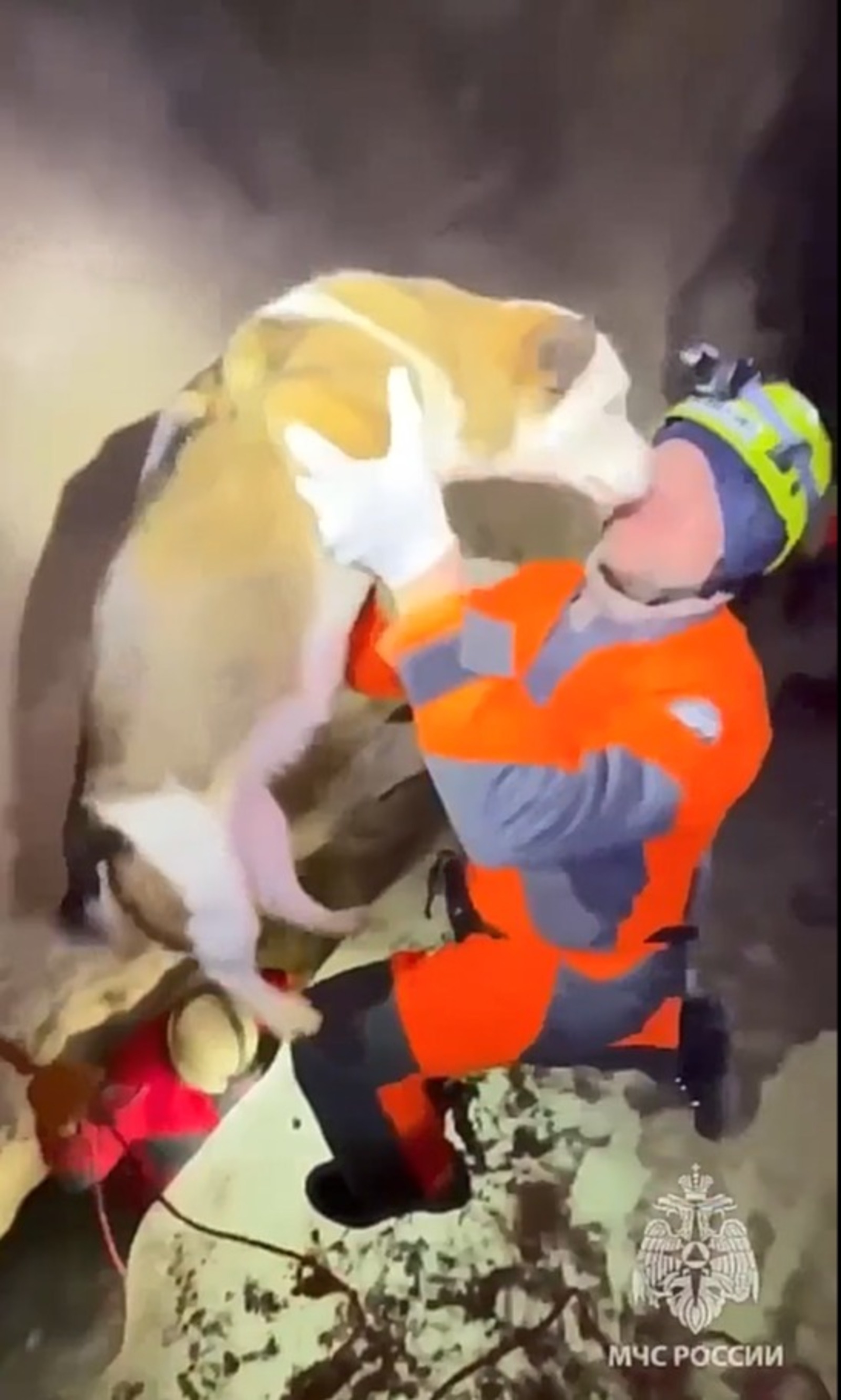 В Киндерлинской пещере спасли собаку, застрявшую в расщелине