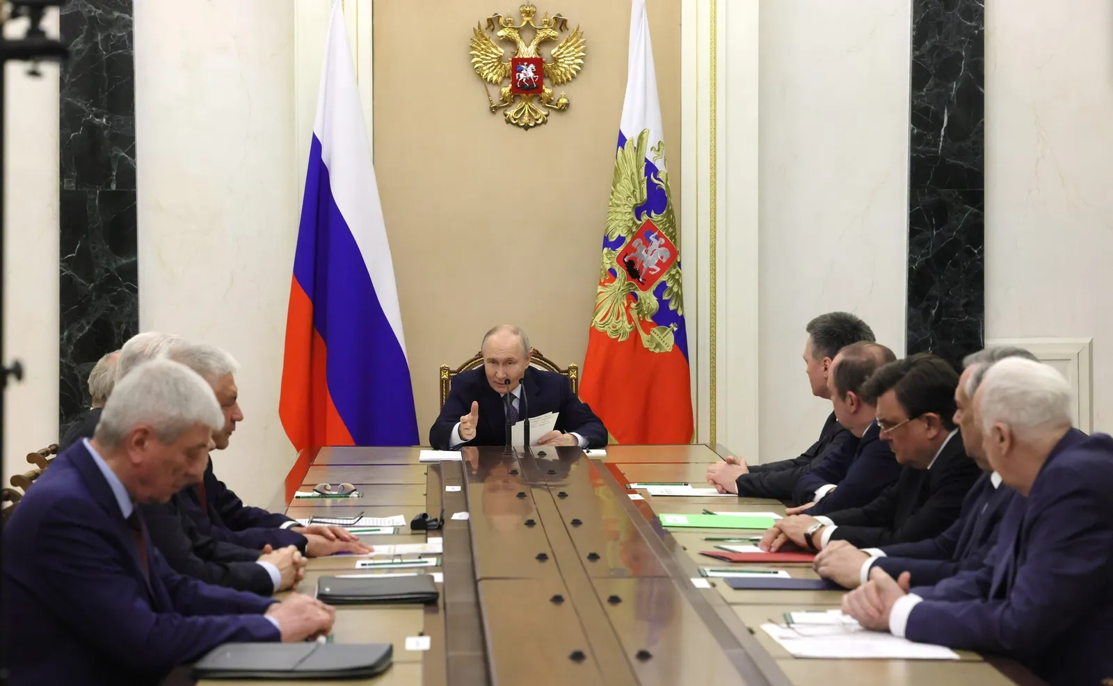 Путин провёл совещание по обеспечению безопасности на выборах