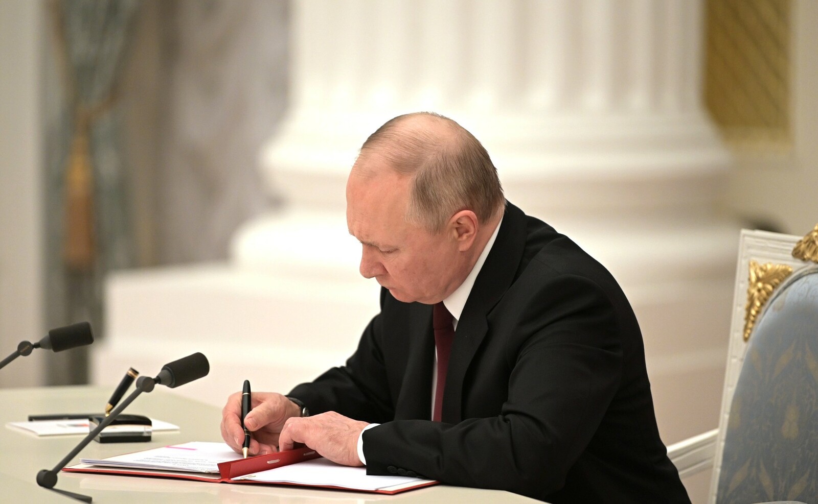 Путин подписал указы о признании ДНР И ЛНР