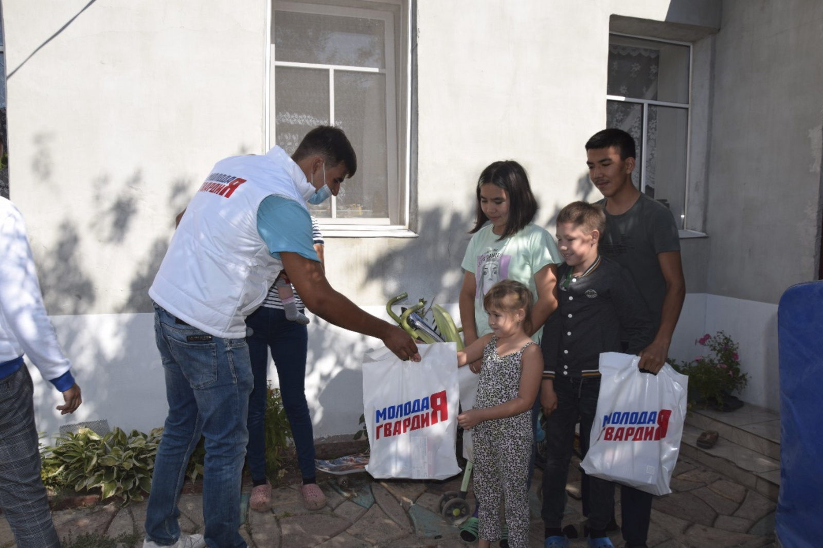 В Башкирии 40 семьям помогли собрать детей в школу