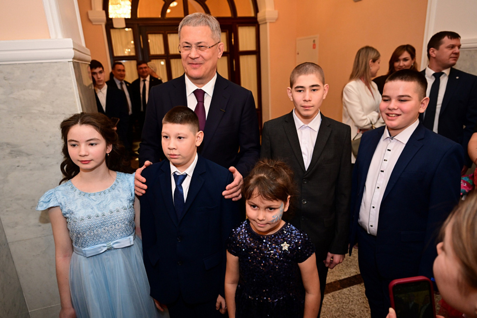 На «Аксаковской ёлке» Радий Хабиров поздравил особенных детей с Новым годом