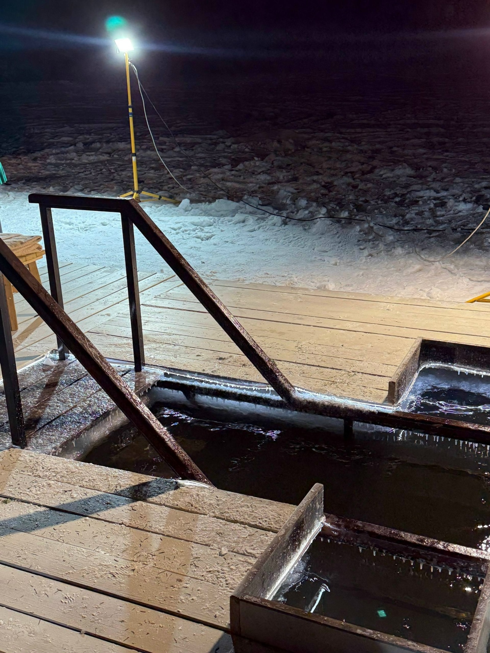 Андрей Назаров встретил праздник у крещенской купели