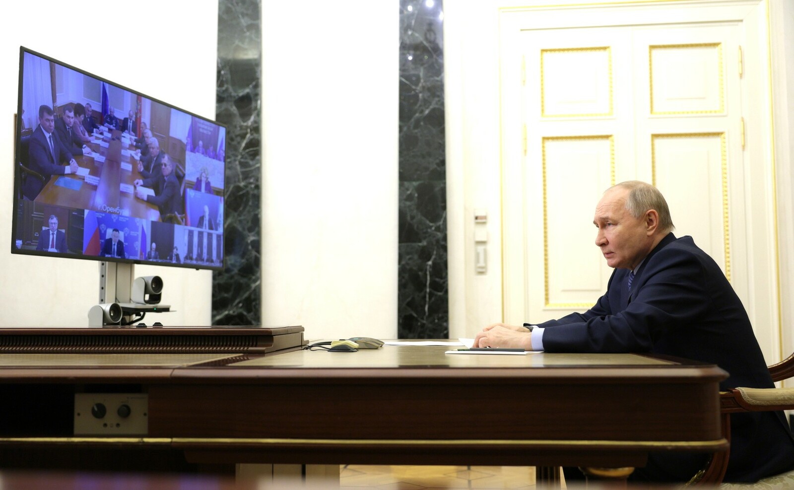 Путин провел совещание по вопросам ликвидации последствий паводков
