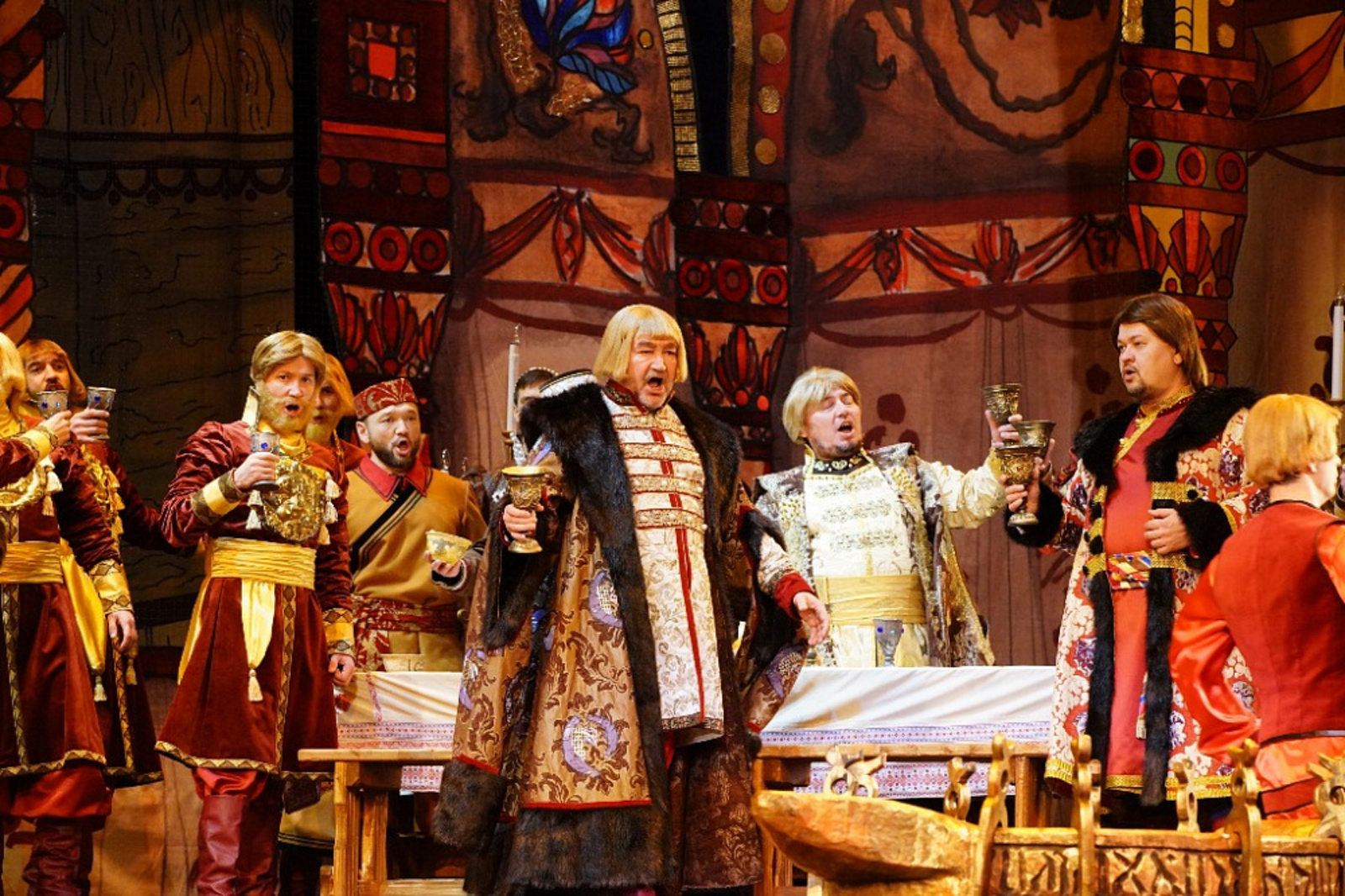 Радий Хабиров посетил в Уфе премьерный показ оперы Николая Римского-Корсакова «Садко»