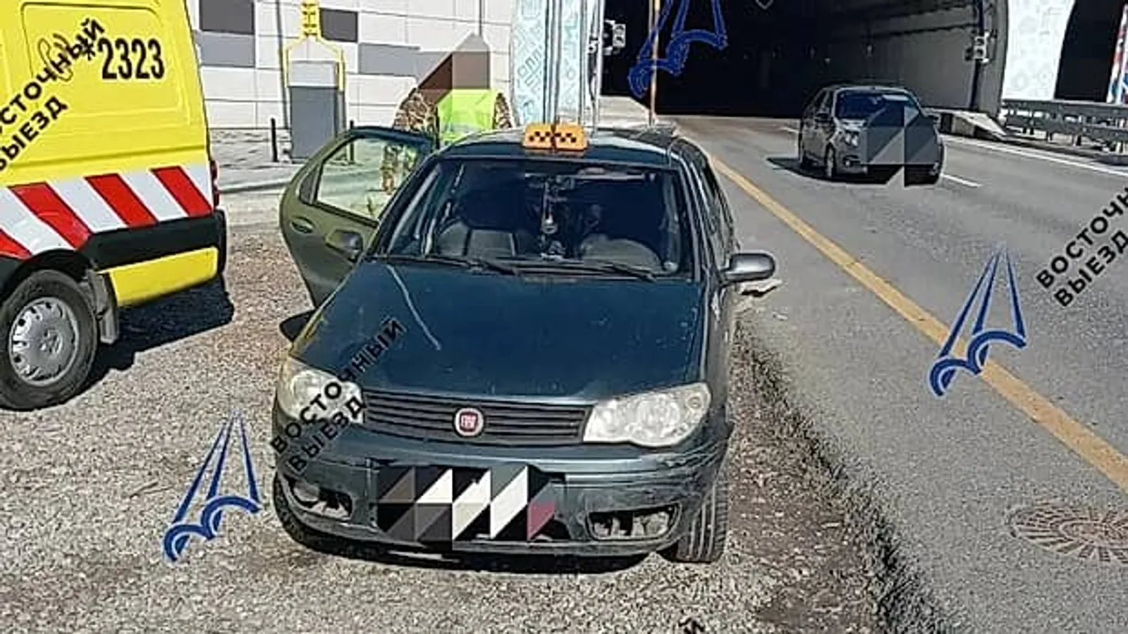 В Уфе легковушка врезалась в дорожные барьеры
