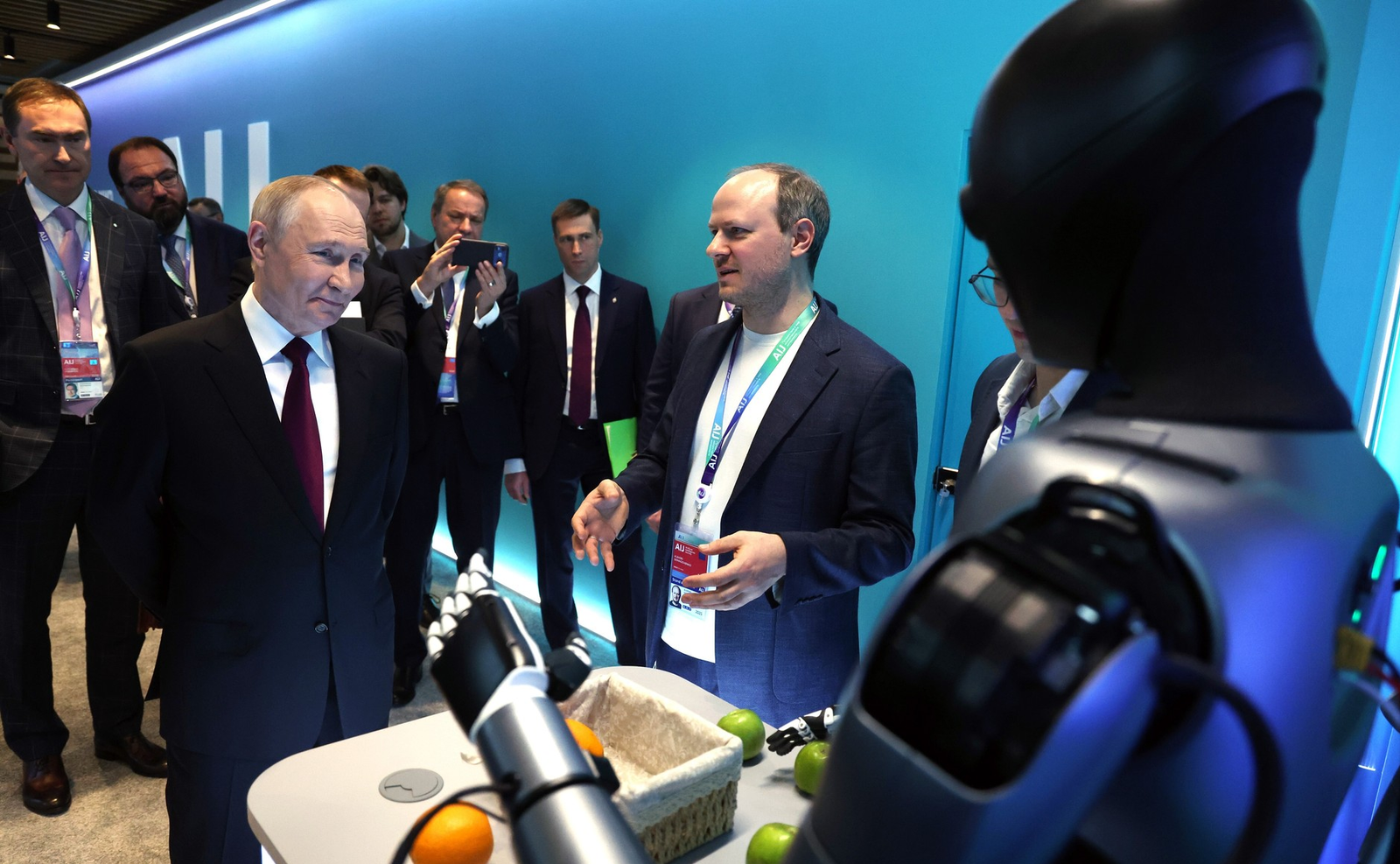 Путин принял участие в конференции по искусственному интеллекту