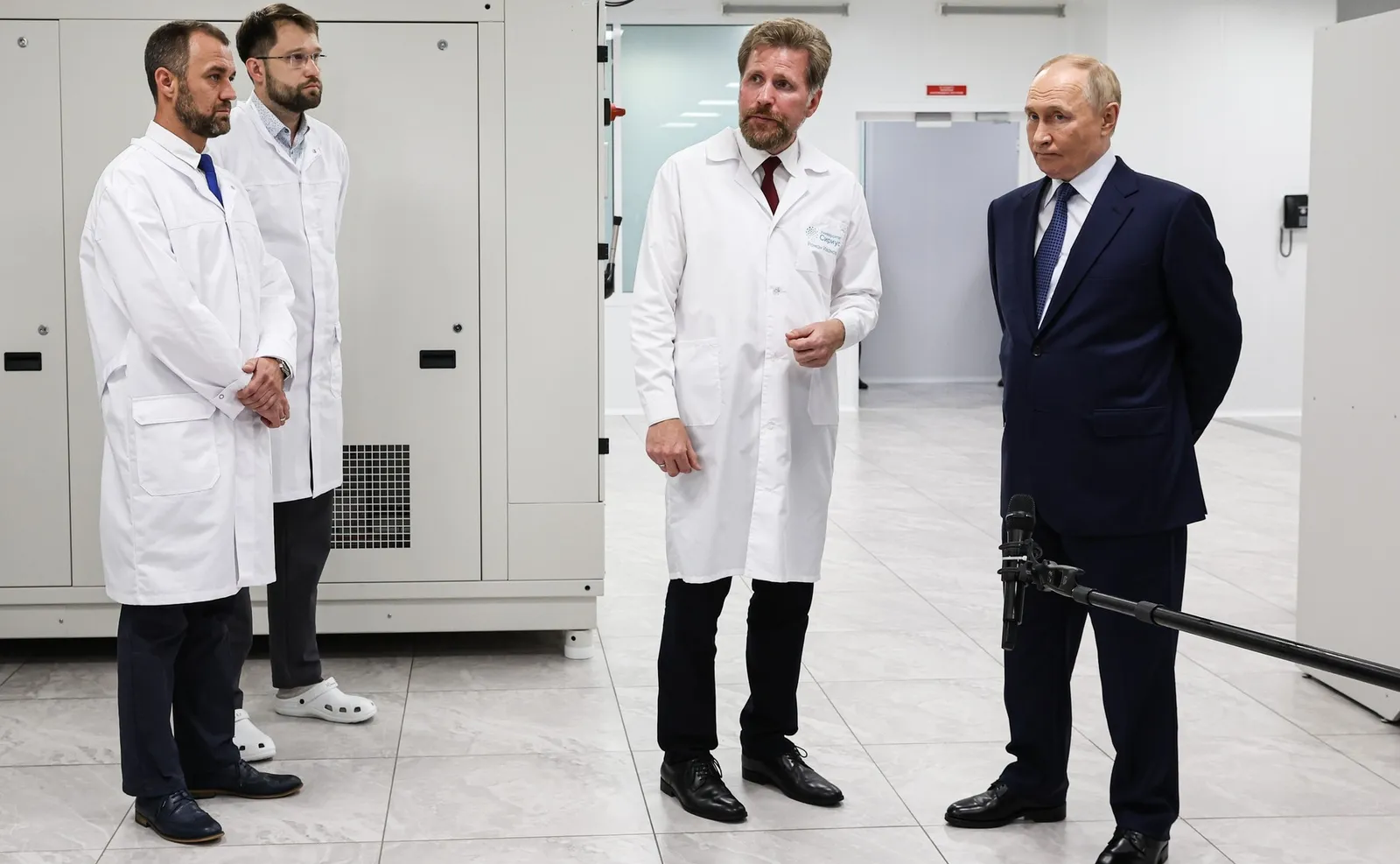 Путин посетил лабораторный комплекс университета «Сириус»