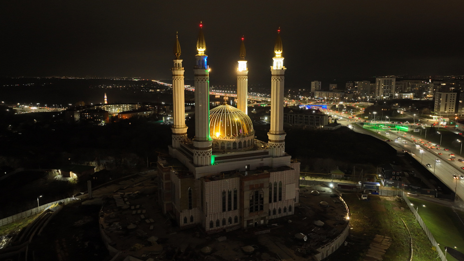 В Уфе тестируют варианты вечерней подсветки мечети «Ар-Рахим»