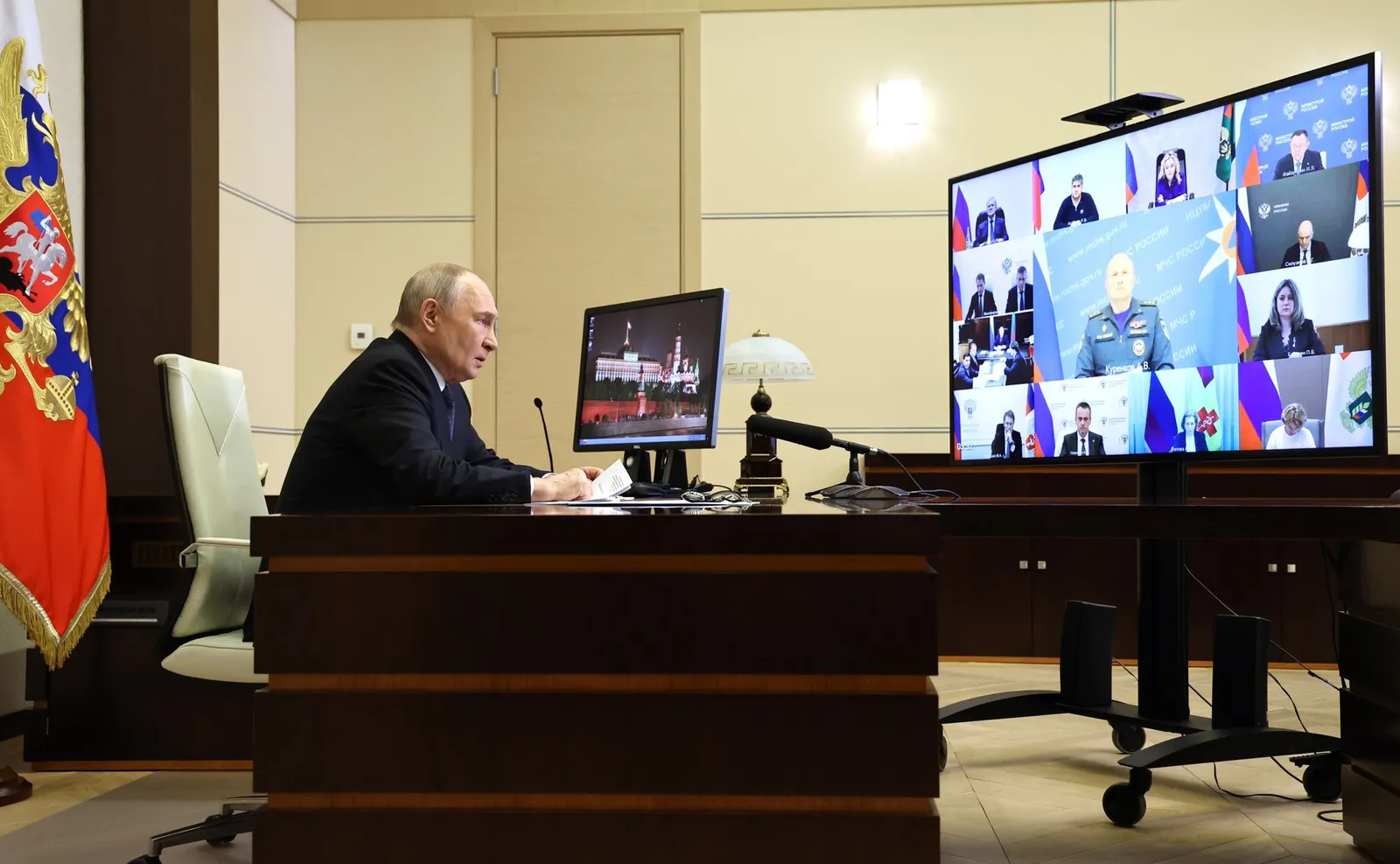 Путин провел совещание по ликвидации последствий паводков в Дагестане