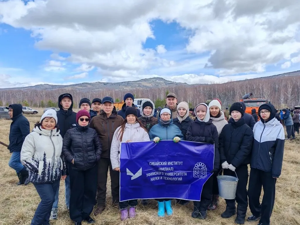 Студенты Сибайского института высадили более 2000 деревьев
