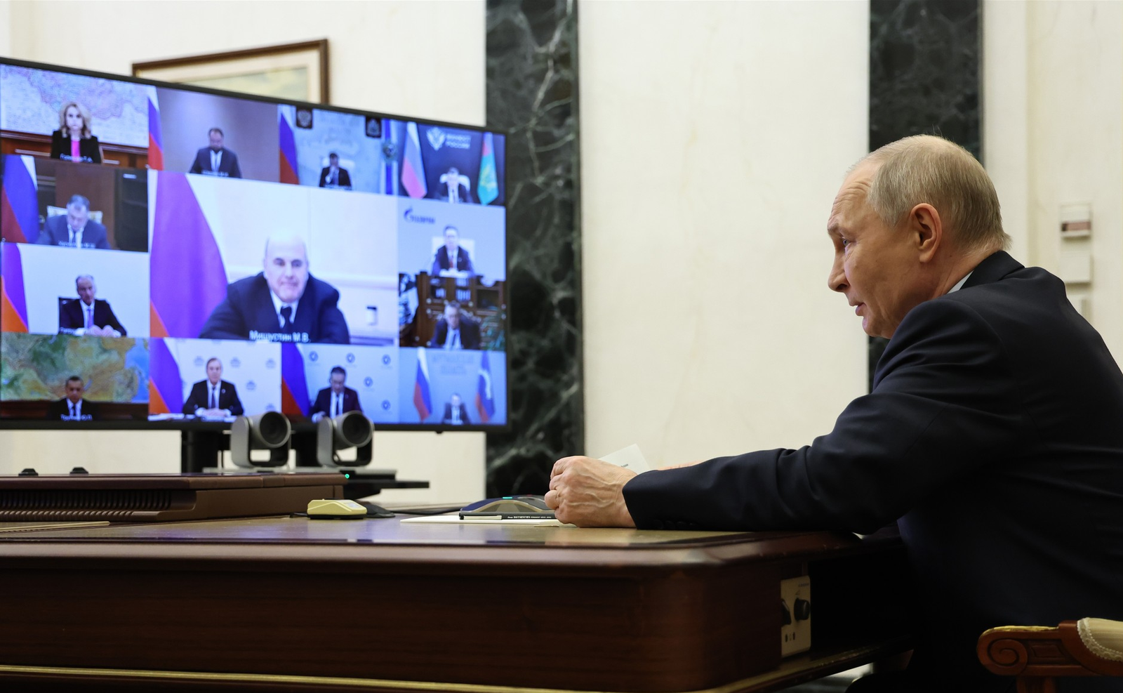 Путин поручил обеспечить работу важных сервисов при сбоях интернета