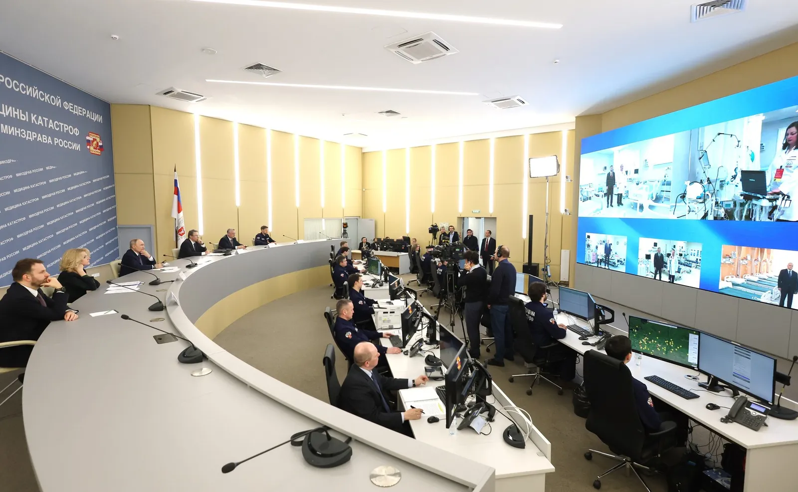 Путин принял участие в открытии новых отделений скорой помощи