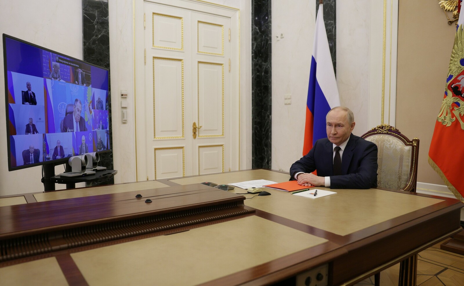 Путин провел совещание с постоянными членами Совета Безопасности