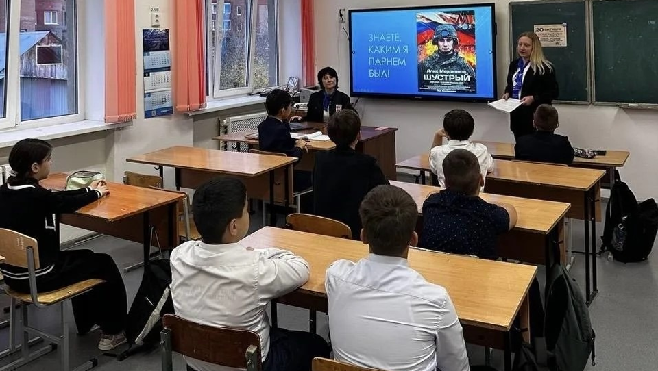 Уроки мужества и просветительские лекции ( Член ОП РБ Алина Серафимова).