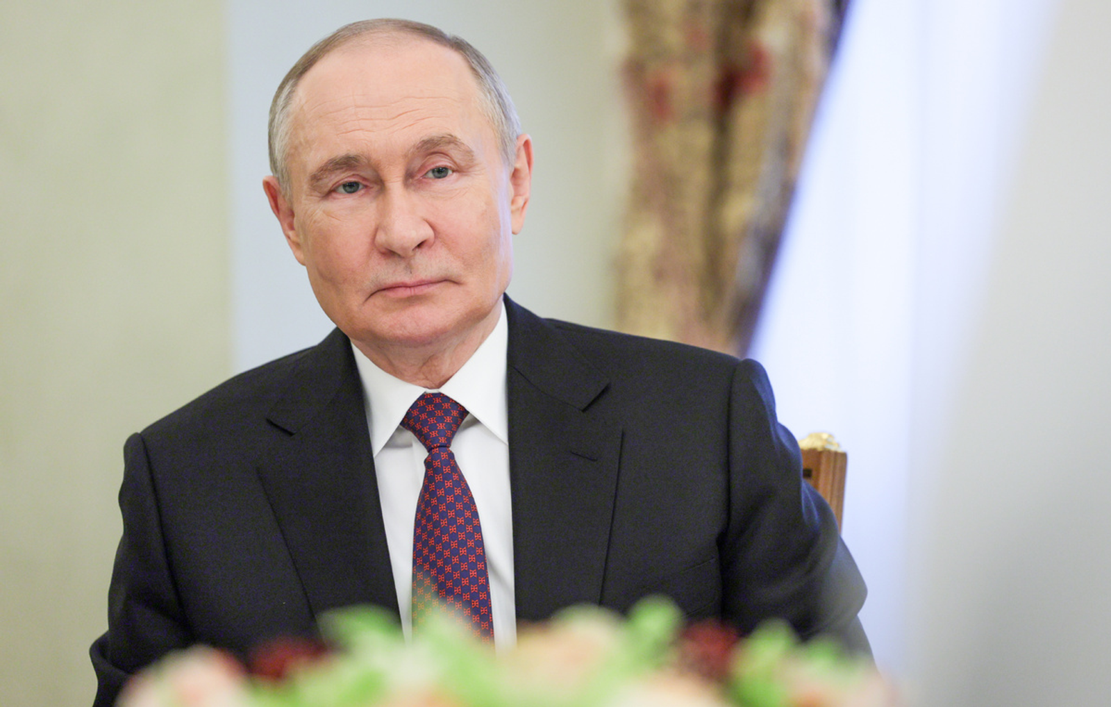 Путин показал свою кухню и гостиную в кремлевской квартире