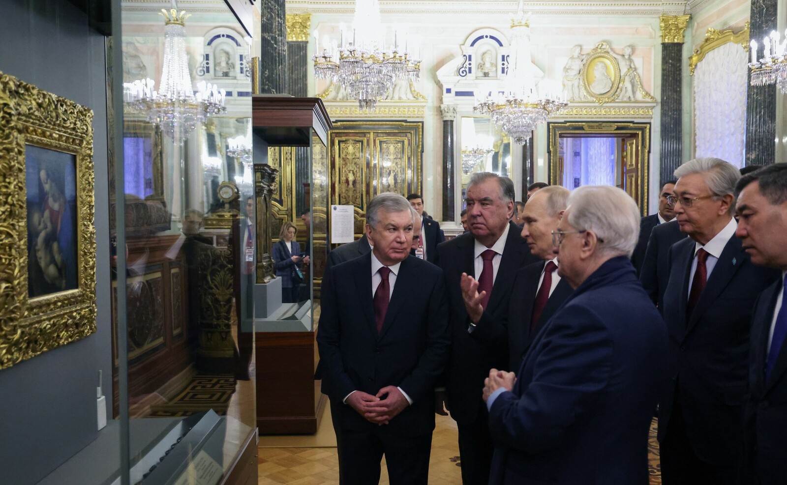 Главы государств – участников СНГ посетили Эрмитаж